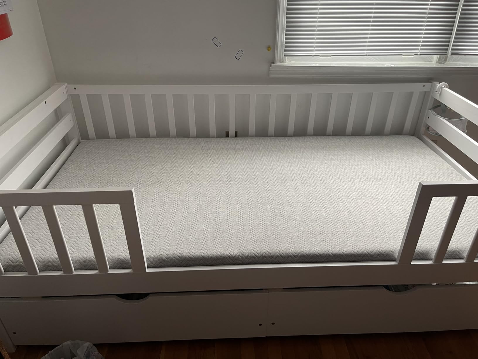 Giantex Twin House Bed with Drawers, Wooden Twin Bed Frame with Cube Storage & Fence Rails, Montessori Beds for Kids Boys, Girls, Bedroom, Living Room, No Box Spring Needed, Natural customer photo 1