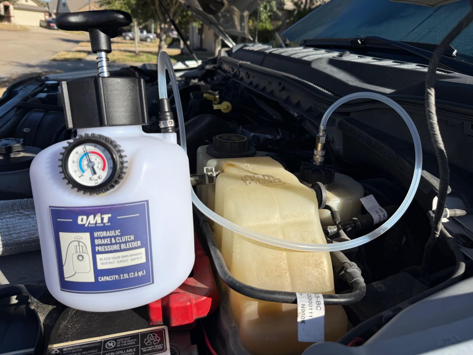 OMT 2.5L One-Person Pressure Brake Bleeder Kit with 4.25