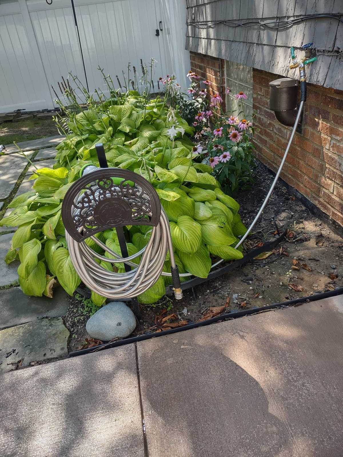 GOFORWILD Wall Mount Garden Hose Reel, Holds 200-Feet of 5/8-Inch Hose customer photo 2