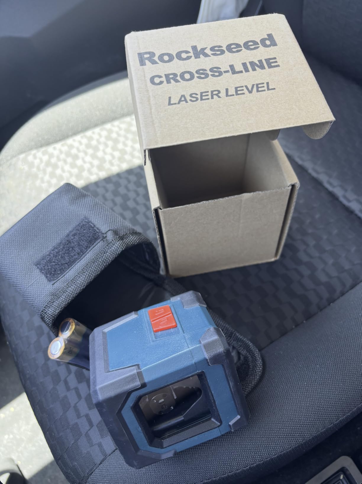 Laser Level, RockSeed Cross Line Laser with Self-Leveling, Vertical and Horizontal Line, Rotatable 360 Degree, Carrying Pouch, Battery Included (40 Inch Tripod) customer photo 2