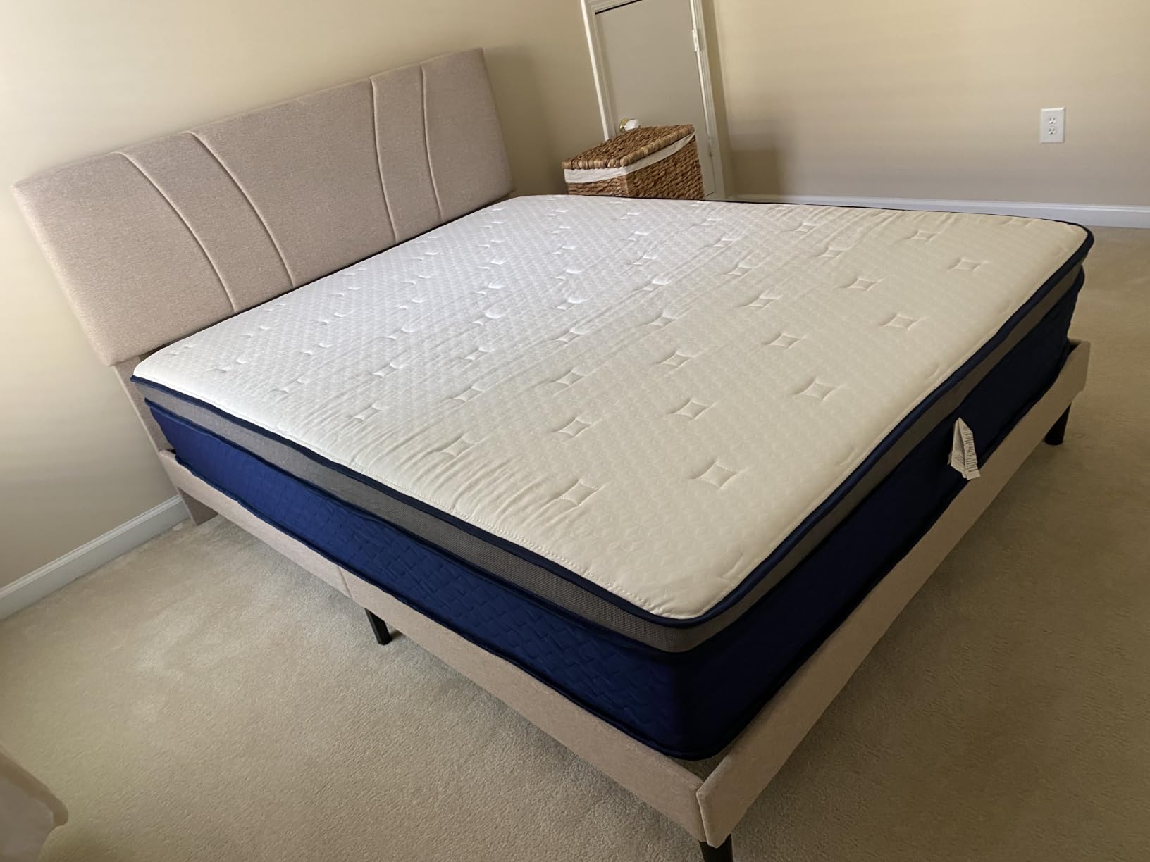 Avenco SyncDeep Queen Mattress 12 Inch, Firm Hybrid Cooling, Lumbar Support customer photo 1