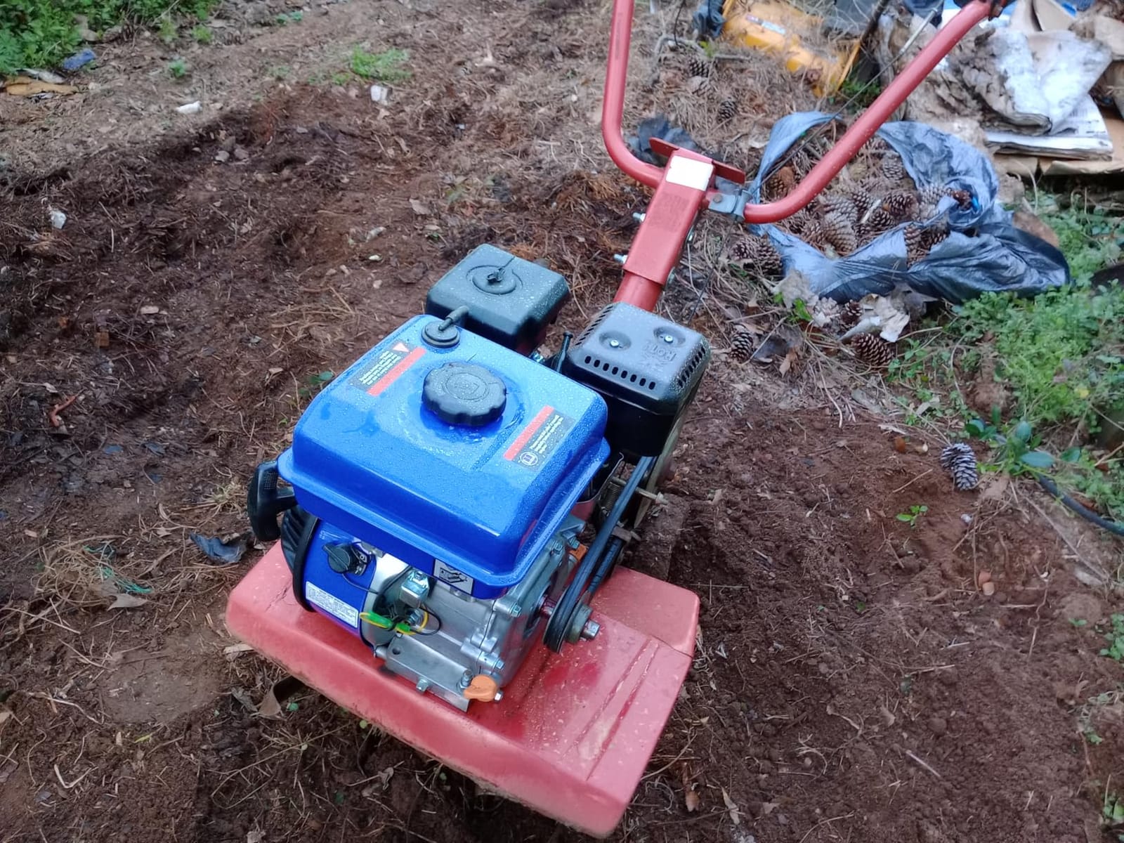 BILT HARD 6 Inch Gas Powered Wood Chipper with 420cc 15HP E-Start Engine, Towable Chipper Shredder Mulcher with 4 Wheels, Tow Bar, Dual Emergency Stop System customer photo 2