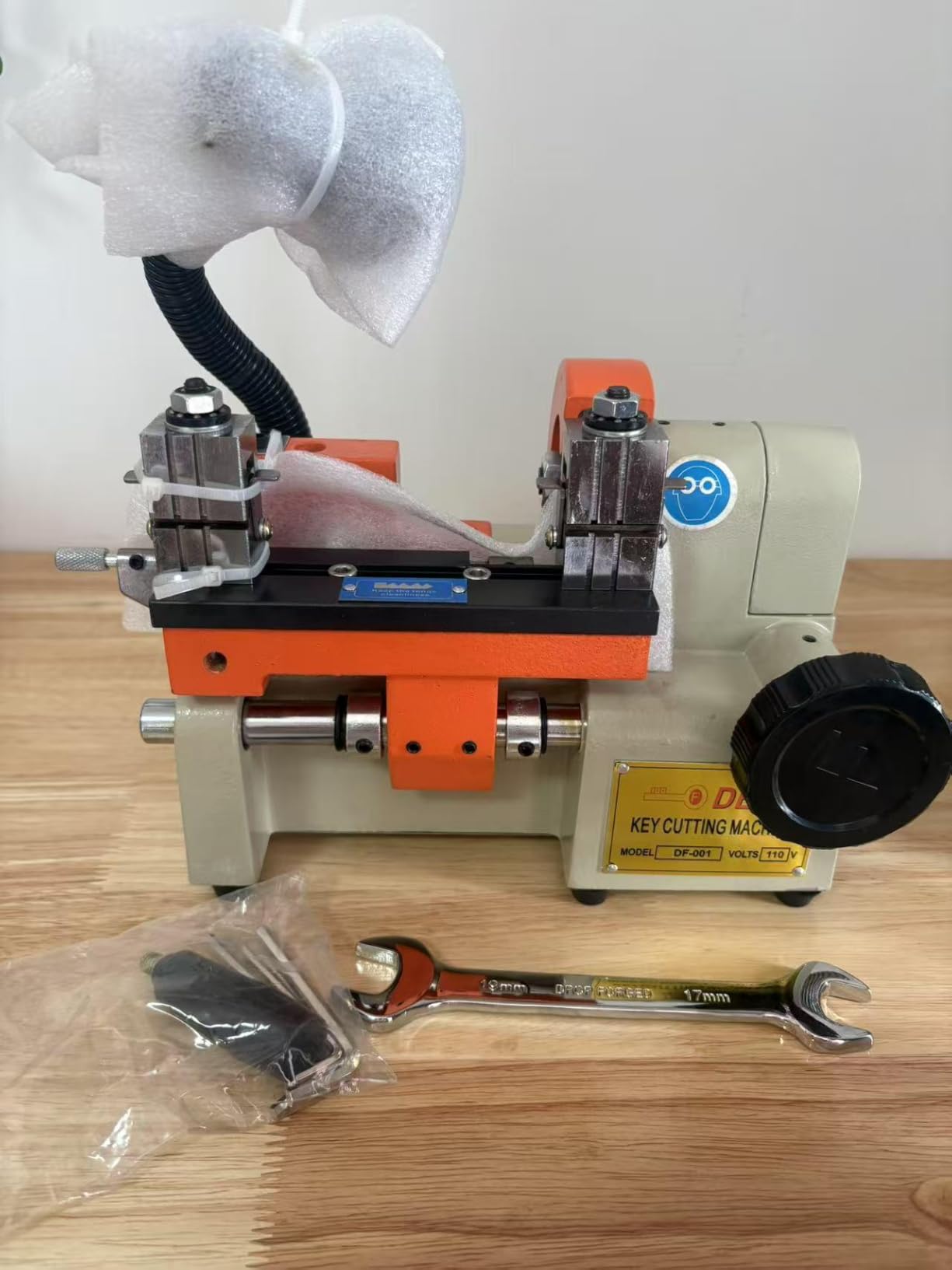 Key Cutting Machine with LED Lighting, Automatic Car Keys Cutter, Professional Commercial Metal Cutting for Locksmiths and Hardware Stores customer photo 2