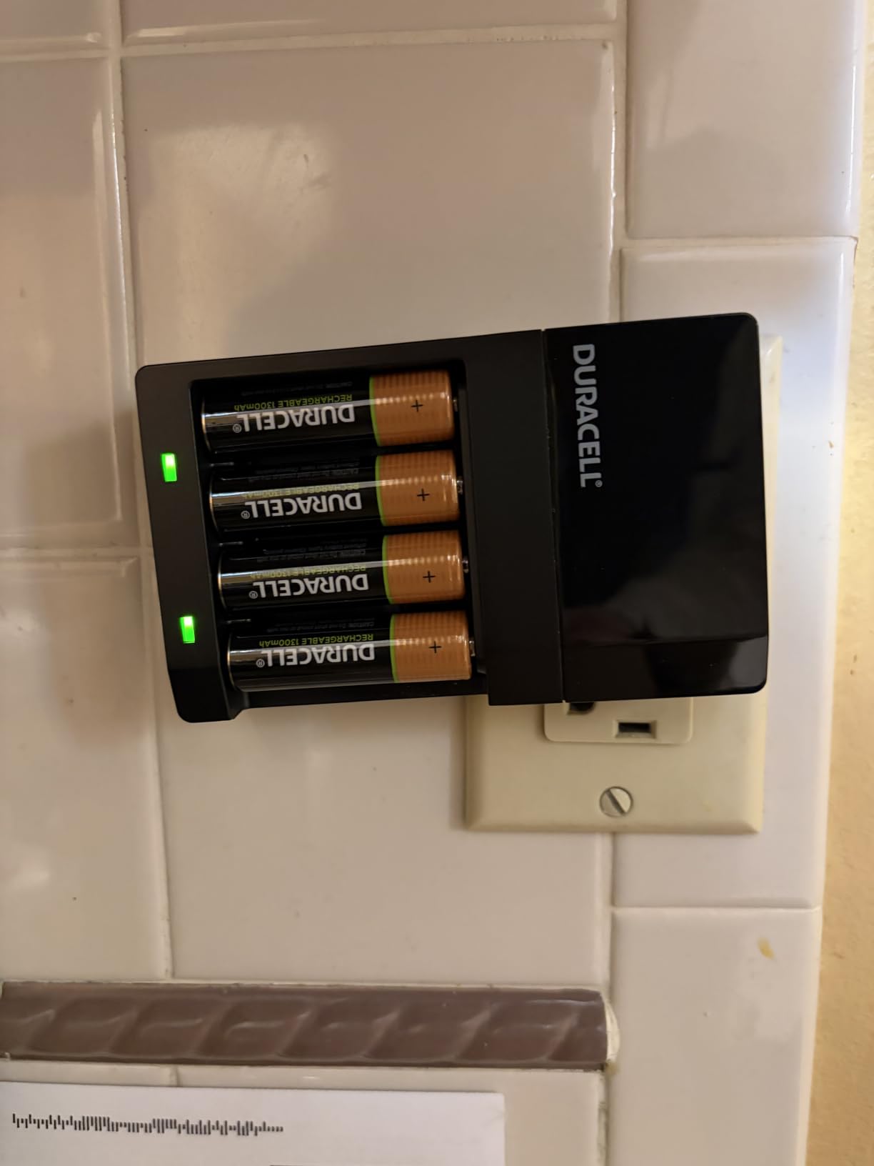 Duracell Ion Speed 1000-Battery-Charger for AA and AAA-Batteries, Includes 4 Pre-Charged AA-Rechargeable-Batteries, for Household and Business Devices customer photo 1