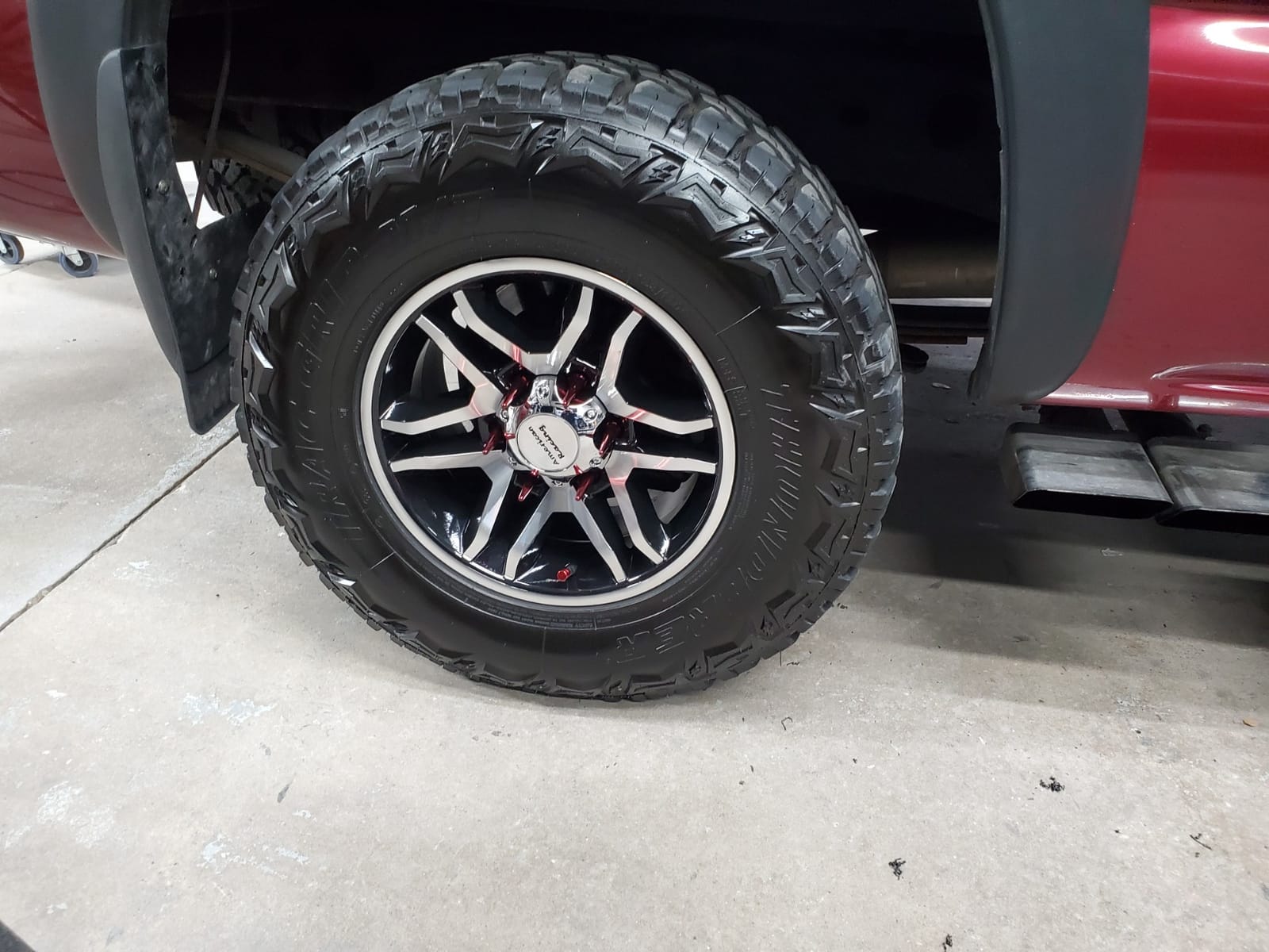 American Racing AR893 MAINLINE 18X8.5 6X5.5 5.22 12mm GLOSS BLACK MACHINED - AR89388568312 customer photo 1