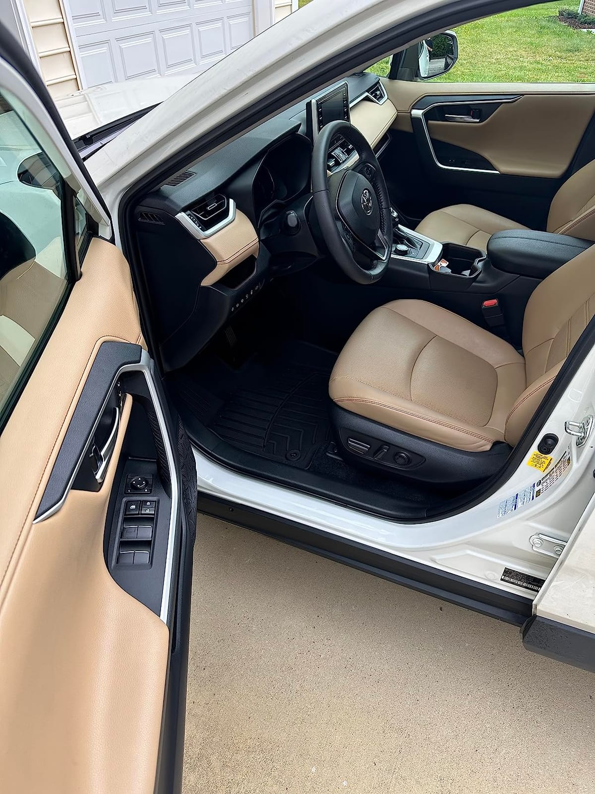 Griot's Garage Interior Cleaner Spray for Car Seats, Carpet, Upholstery Fabric, Floor Mat, Vinyl, Dashboard, Ideal for Truck, SUV, RV, Boat, and More, 10956, 22 Fl Oz customer photo 1