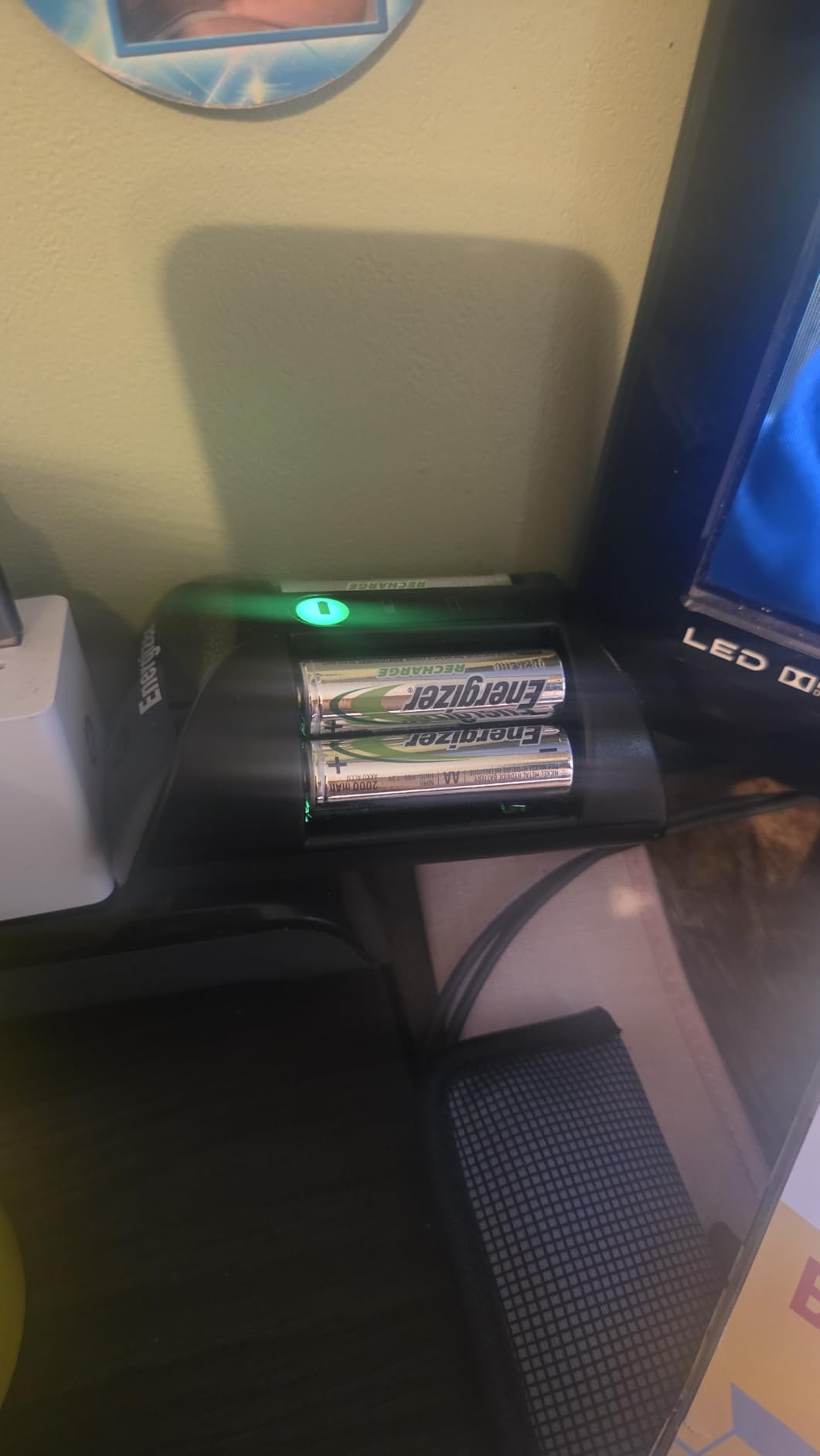 Energizer Recharge Pro Rechargeable AAA and AA Battery Charger With 4 NiMh Rechargeable AA Batteries, Provides a Full Charge in 3 Hours customer photo 1