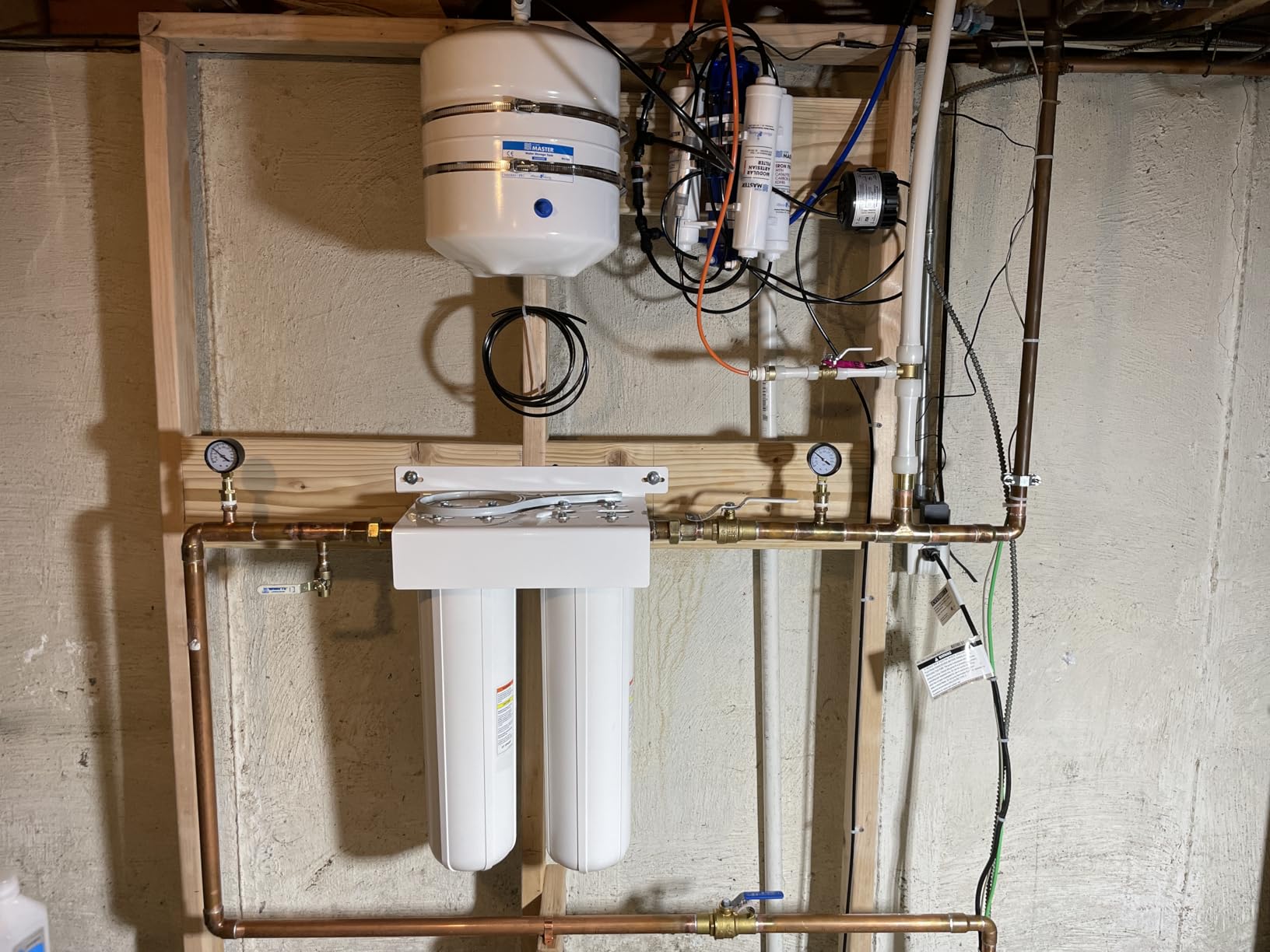 Home Master HMF2SmgCC Whole House Water Filter, 4-layer sediment filter 25 to 1 micron, Powerful Up-Flow KDF85 & Catalytic Carbon 10gpm, 1” NPT ports, Patented heavy steel bracket fits 16” wall studs customer photo 1