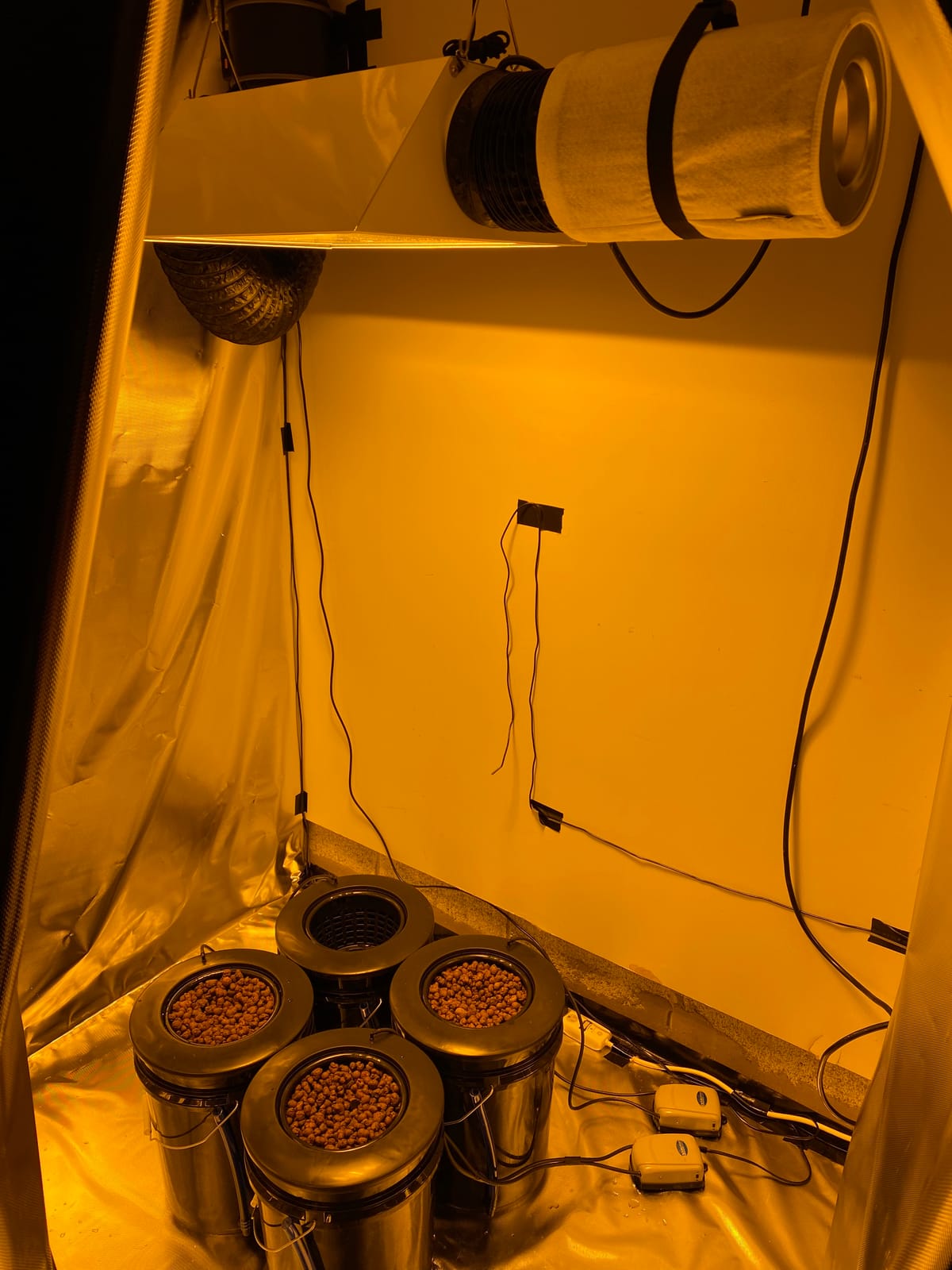 The Atwater HydroPod - Dual DWC Deep Water Culture/Recirculating Drip Hydroponic Garden System - Bubble Bucket - Hydroponic System in a Box - Choose Your Variation (4 Site System) customer photo 1