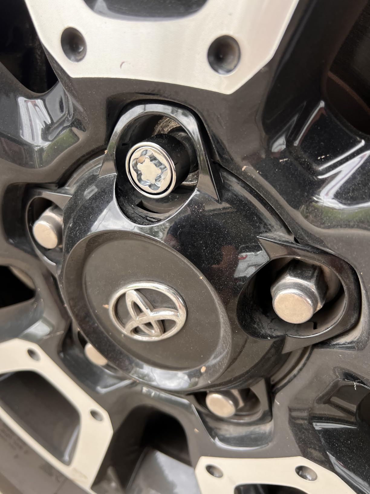 Dorman 712-680 M14-1.50 Deep Wheel Lock Set (4 Locks & 1 Key) customer photo 2