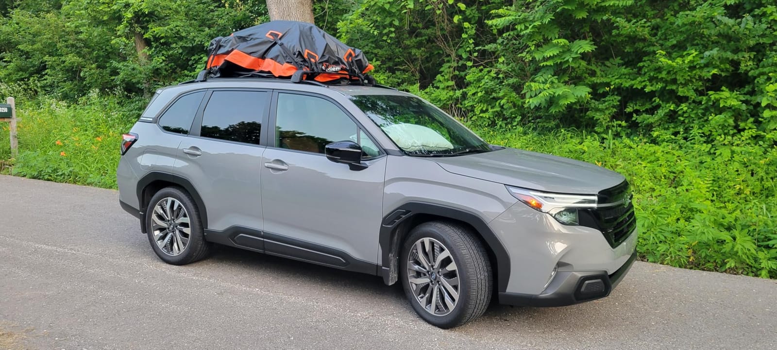 FIVKLEMNZ Car Rooftop Cargo Carrier Roof Bag Waterproof for All Top of Vehicle with/Without Rack Includes Topper Anti-Slip Mat + Reinforced Straps + 6 Door Hooks + Luggage Lock customer photo 2