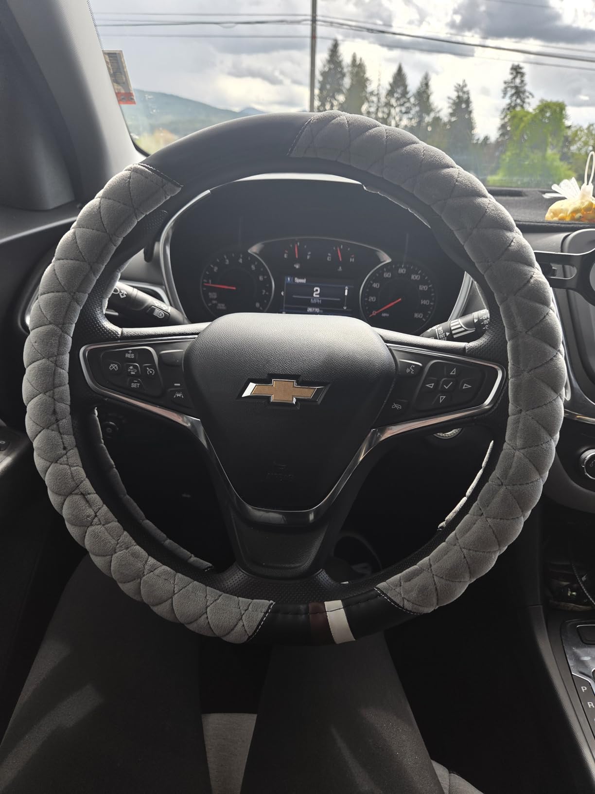 HAOKAY Luxury Fluffy Steering Wheel Cover for Men Women,Soft Warm Short Plush Steering Wheel Cover Gray Fuzzy with Universal 14.5-15 Inch customer photo 1