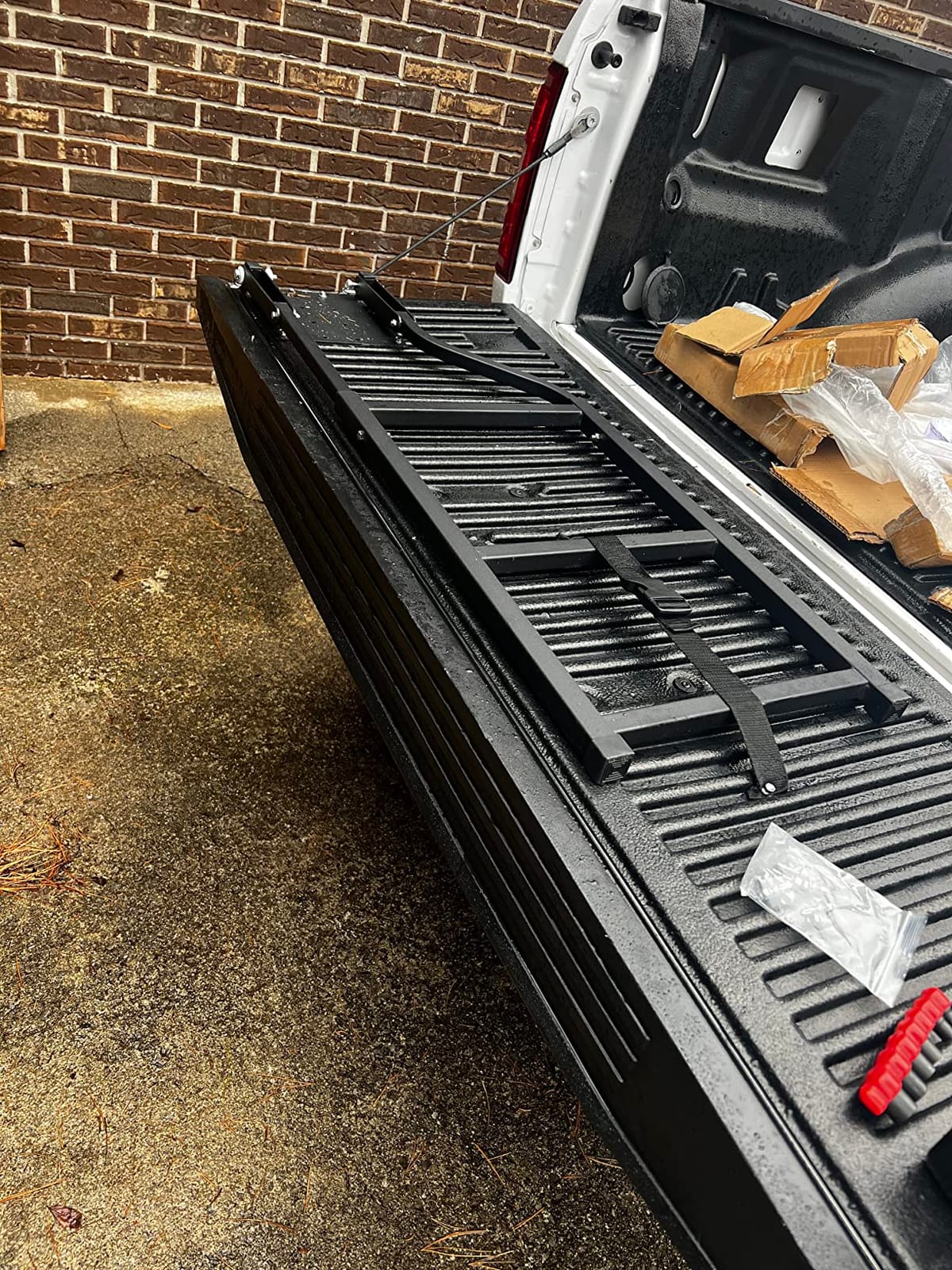 Chelhead Truck Tailgate Ladder - Foldable with Aluminum Step Grip Plates and Rubber Feet for Pickup Trucks customer photo 1