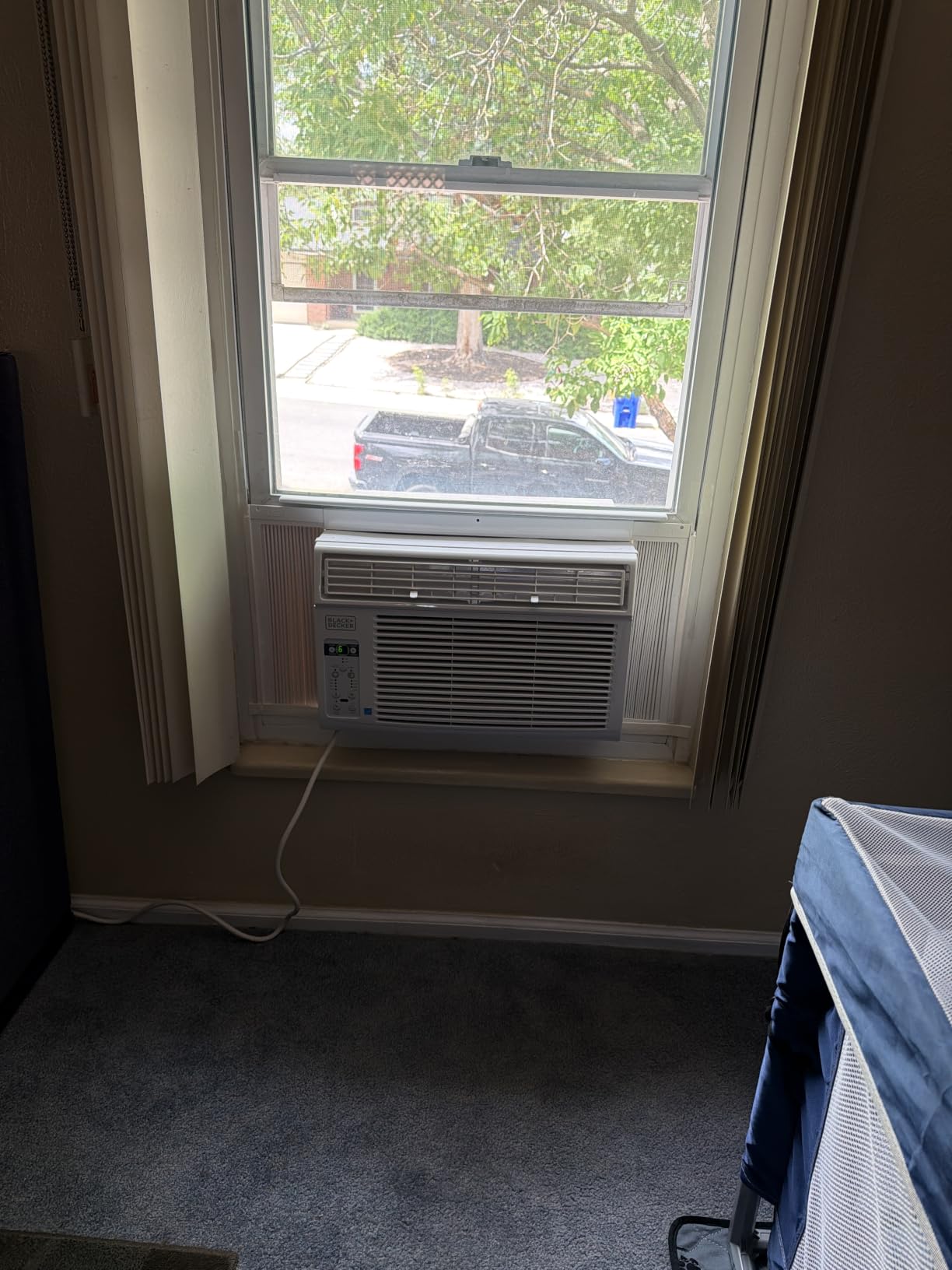 BLACK+DECKER Window Air Conditioner 6000 BTU, BD06WT6, White customer photo 1