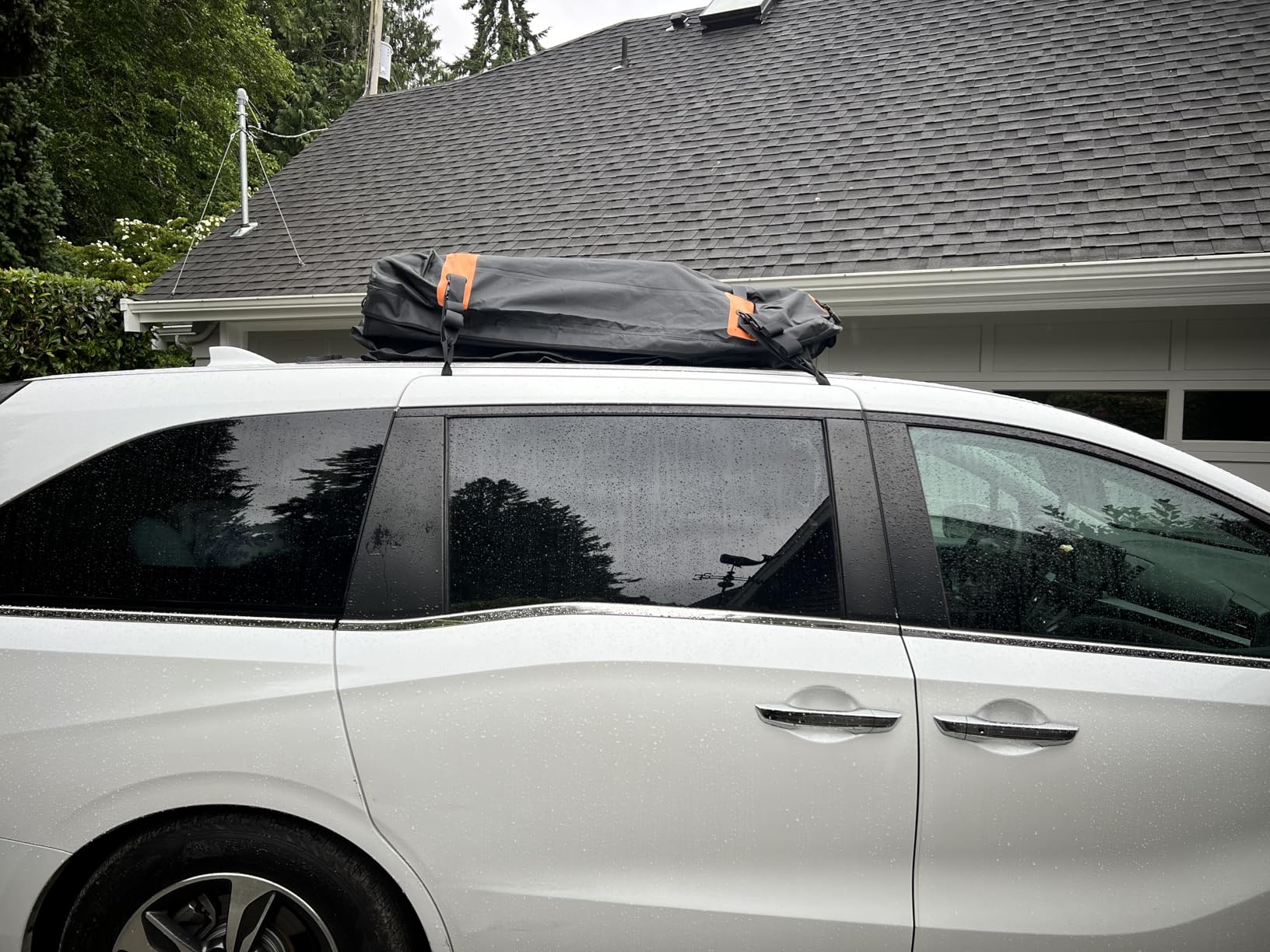 Car Roof Bag - Car Rooftop Cargo Carrier Bag – 19 Cubic Ft Waterproof Roof Rack Cargo Carrier, Includes Anti-Slip Mat, 4 Door Hooks, Reinforced Zipper/Buckle, with or Without Rack customer photo 2