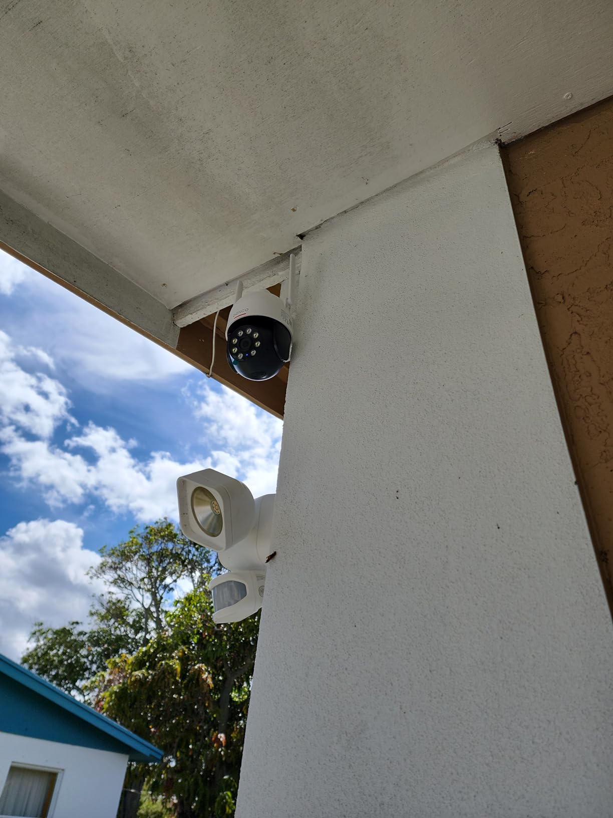 DEKCO 2K Outdoor WiFi Security Camera, Plug-in Pan-Tilt Dome customer photo 1