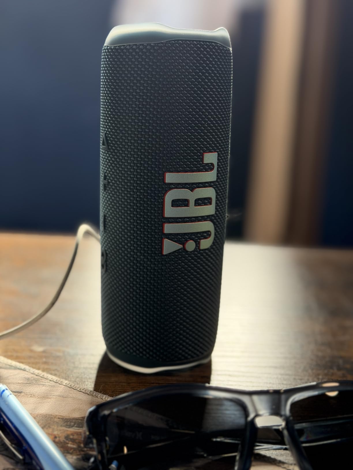 JBL Flip 6 - Portable Waterproof Speaker - Camo customer photo 1