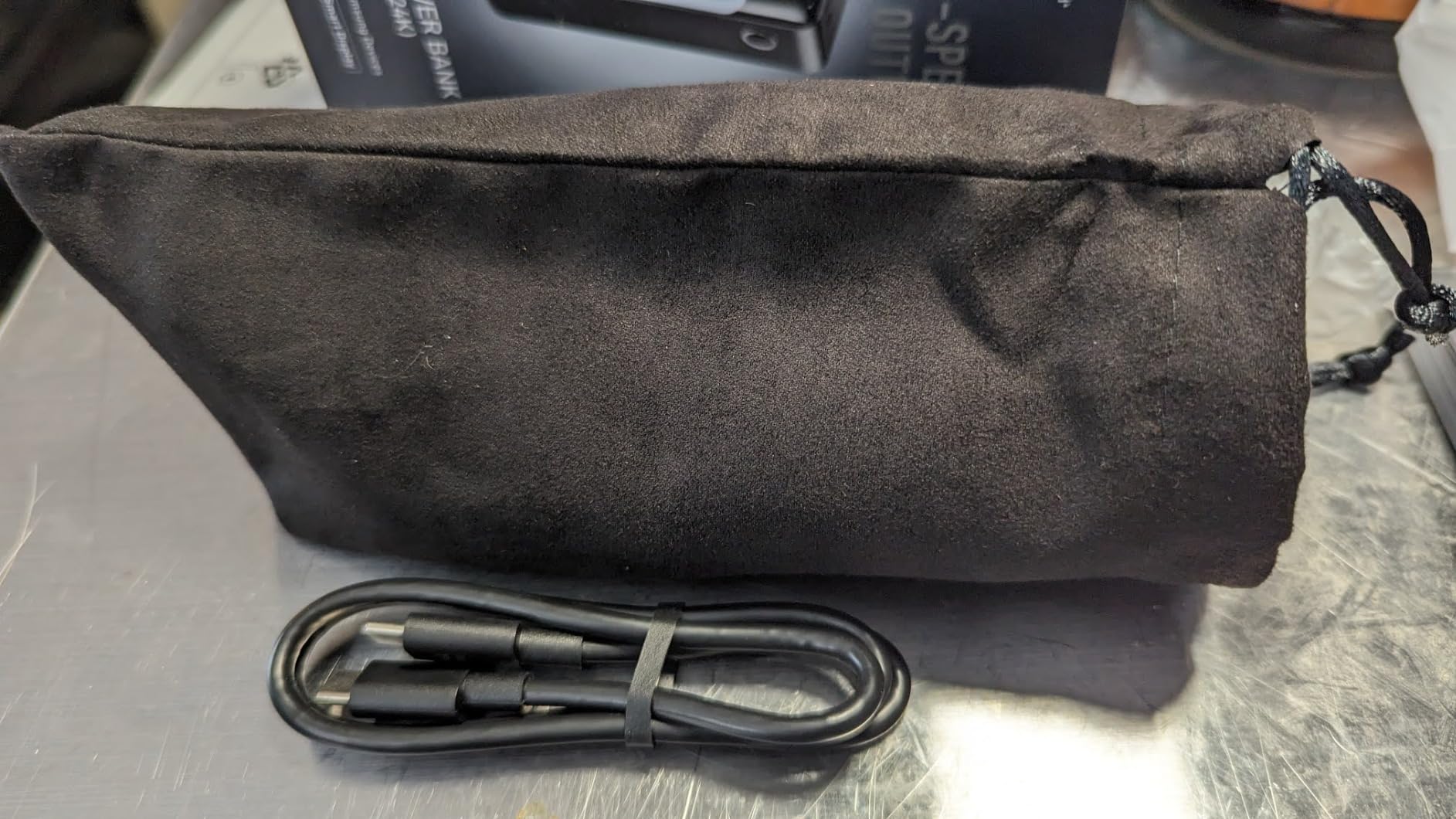 Anker 737 Power Bank, 140W 24,000mAh 3-Port Laptop Charger, Smart Display customer photo 1