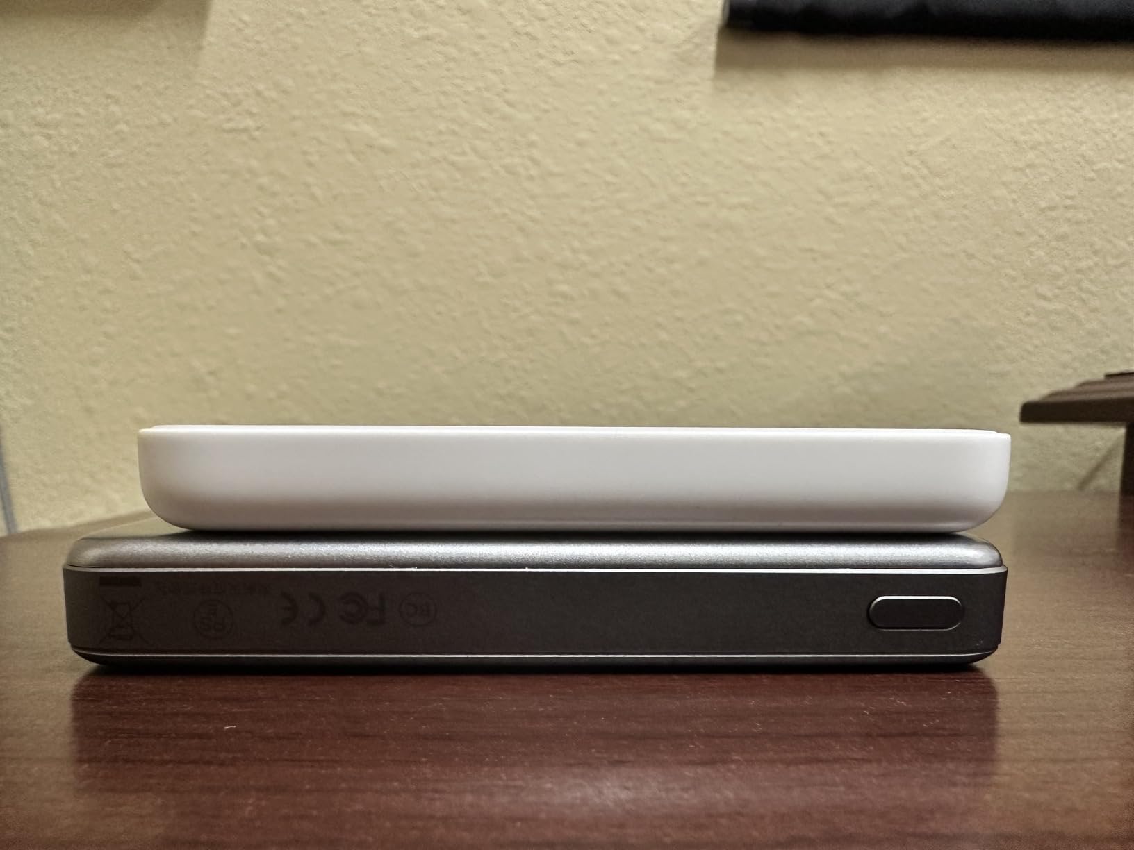 TORRAS MiniMag Power Bank,Ultra-Slim 10,000mAh Magnetic Wireless Portable Charger, 22.5W Fast Charging iPhone 18 Pro Magnetic Battery Pack for iPhone 18 Pro Max/17 Pro/Air/16/15/14/13/12, Gray customer photo 1
