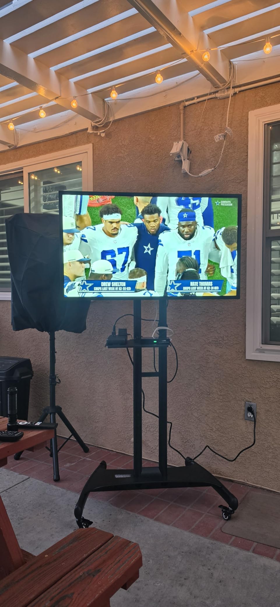 49 Inch Outdoor TV, 1500 Nits Hight Brightness, IP66 Waterproof TV customer photo 2
